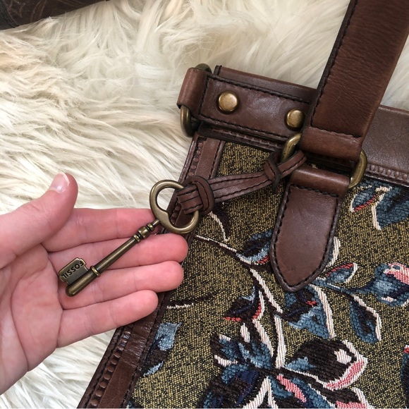 RARE Fossil Re-issue Weekender Satchel in Green Floral Rose - Picture 3 of 13